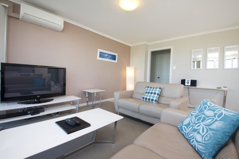Sails Apartments - Mackay Tourism 6