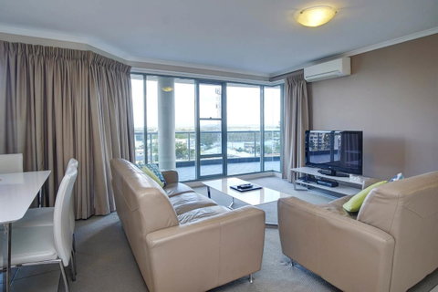 Sails Apartments - Mackay Tourism 0