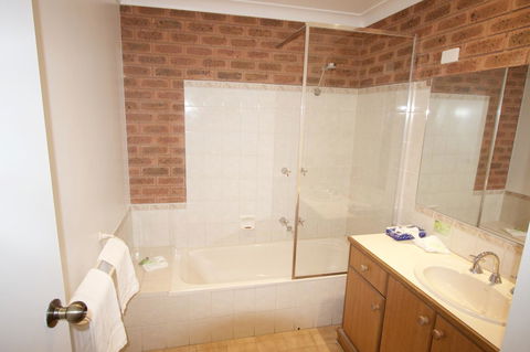 Albury Paddlesteamer Motel - Mackay Tourism 15