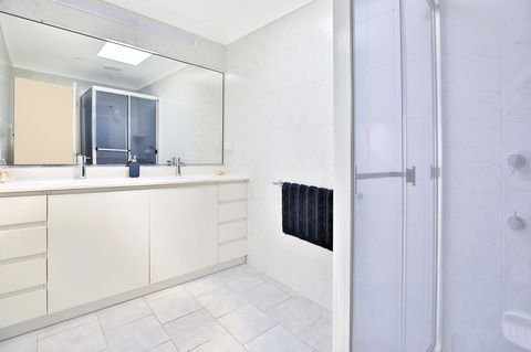 Neptune I Absolute Beachfront I Stunning Views - Mackay Tourism 20