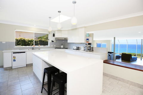 Neptune I Absolute Beachfront I Stunning Views - Mackay Tourism 10