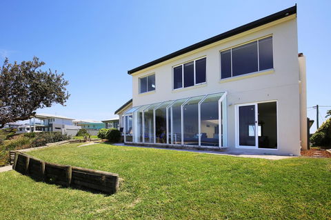 Neptune I Absolute Beachfront I Stunning Views - Mackay Tourism 26