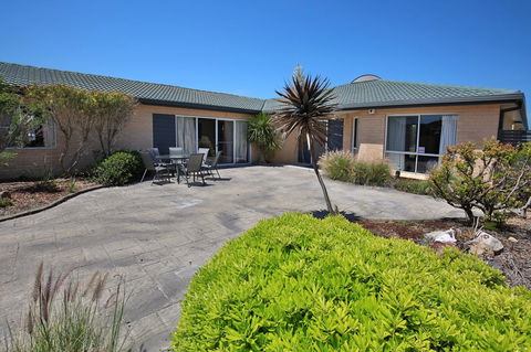 Neptune I Absolute Beachfront I Stunning Views - Mackay Tourism 30