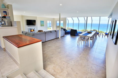 Neptune I Absolute Beachfront I Stunning Views - Mackay Tourism 2