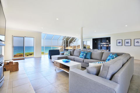 Neptune I Absolute Beachfront I Stunning Views - Mackay Tourism 0