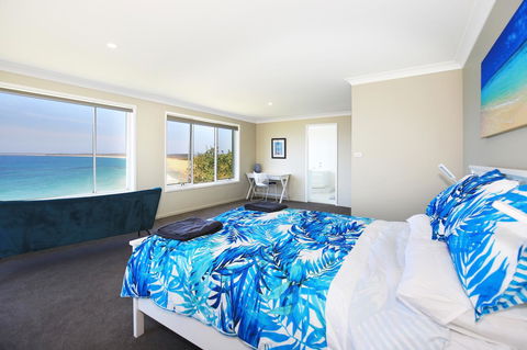 Neptune I Absolute Beachfront I Stunning Views - Mackay Tourism 11