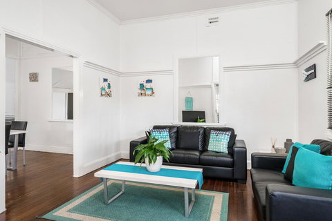 Club Byron Accommodation - Mackay Tourism 21