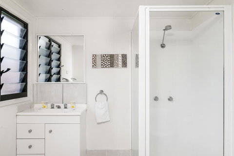 Club Byron Accommodation - Mackay Tourism 14