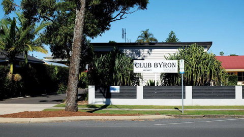 Club Byron Accommodation - Mackay Tourism 0
