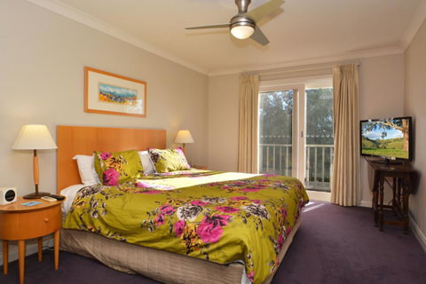 Villa 3br Chianti Villa Located Within Cypress Lakes Resort - Mackay Tourism 8