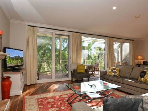 Villa 3br Chianti Villa Located Within Cypress Lakes Resort - Mackay Tourism 0