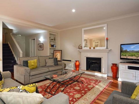 Villa 3br Chianti Villa Located Within Cypress Lakes Resort - Mackay Tourism 1