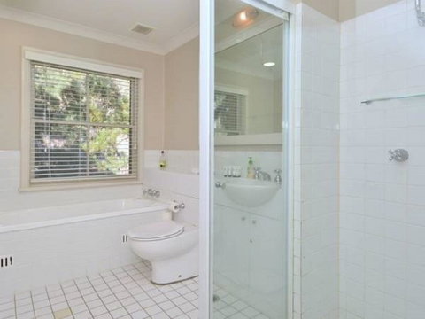 Villa 3br Chianti Villa Located Within Cypress Lakes Resort - Mackay Tourism 10