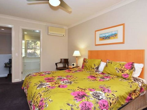 Villa 3br Chianti Villa Located Within Cypress Lakes Resort - Mackay Tourism 9