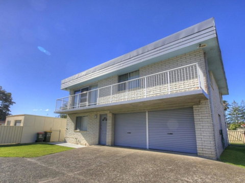 45 Wharf Street - Whole House - Mackay Tourism 11