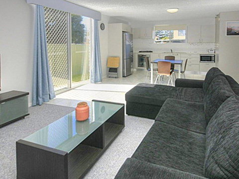 45 Wharf Street - Whole House - Mackay Tourism 2