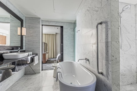 Swissotel Sydney - Mackay Tourism 25