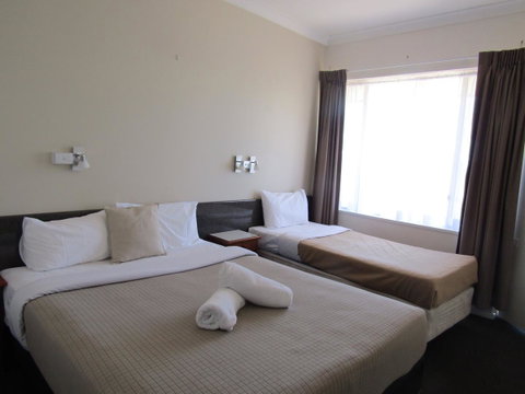 Allonville Gardens Motel - Mackay Tourism 13