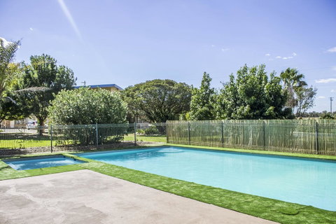 Allonville Gardens Motel - Mackay Tourism 8