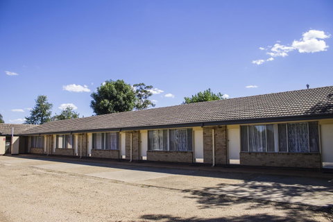 Allonville Gardens Motel - Mackay Tourism 12