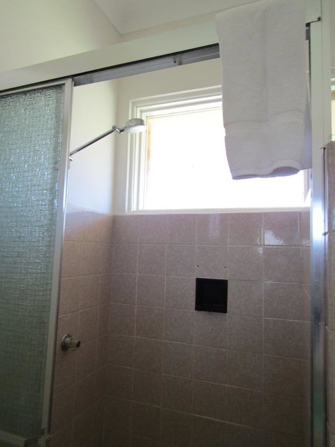 Allonville Gardens Motel - Mackay Tourism 23