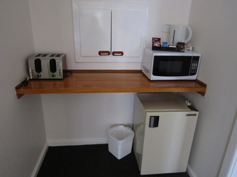 Allonville Gardens Motel - Mackay Tourism 21