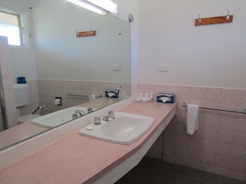 Allonville Gardens Motel - Mackay Tourism 29