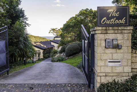 The Outlook Cabana - Mackay Tourism 22