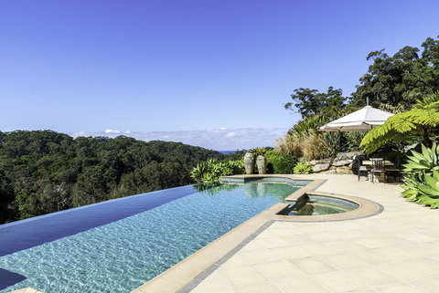 The Outlook Cabana - Mackay Tourism 14