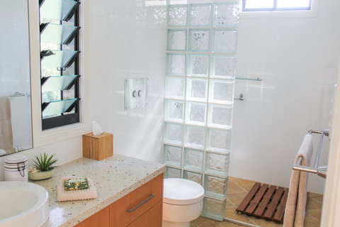 The Outlook Cabana - Mackay Tourism 7