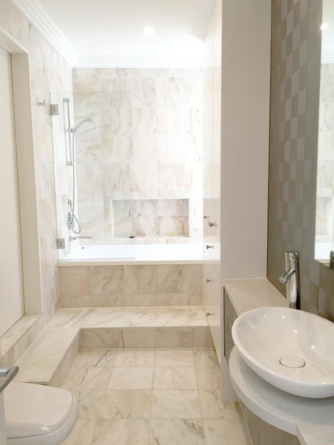 Luxury House In Bondi Junction - Mackay Tourism 5