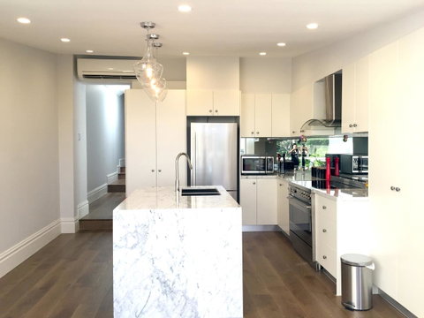 Luxury House In Bondi Junction - Mackay Tourism 2