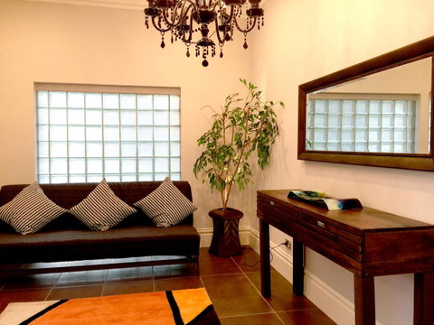 Luxury House In Bondi Junction - Mackay Tourism 7
