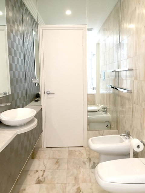Luxury House In Bondi Junction - Mackay Tourism 6
