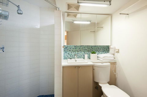 Waterview Beach Apartment - Mackay Tourism 11