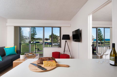 Waterview Beach Apartment - Mackay Tourism 4