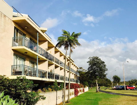 Waterview Beach Apartment - Mackay Tourism 15