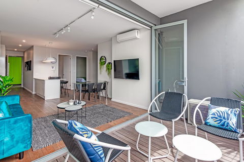Large Light Luxe 3BDR 2BA Free Parking - Walk To Sydney Uni And RPA - Mackay Tourism 1