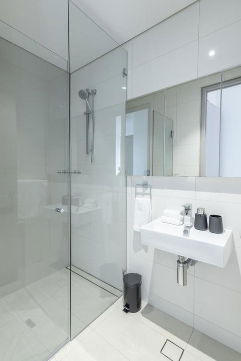 Large Light Luxe 3BDR 2BA Free Parking - Walk To Sydney Uni And RPA - Mackay Tourism 8