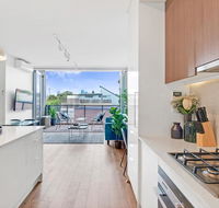 Large Light Luxe 3BDR 2BA Free Parking - walk to Sydney Uni and RPA - Mackay Tourism