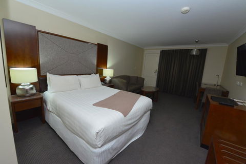 Winning Post Motor Inn - Mackay Tourism 19