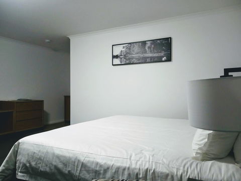 Winning Post Motor Inn - Mackay Tourism 4