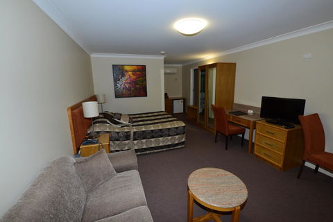 Winning Post Motor Inn - Mackay Tourism 21