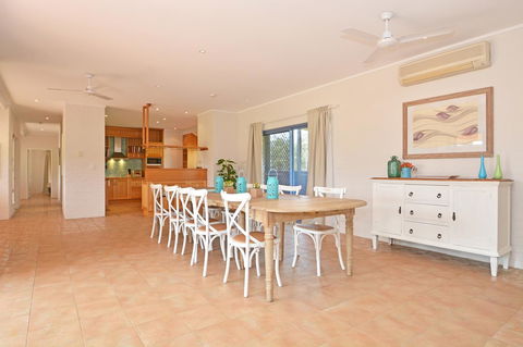 JE Guesthouse, Central To All The Hunter Valley Has To Offer - Mackay Tourism 7