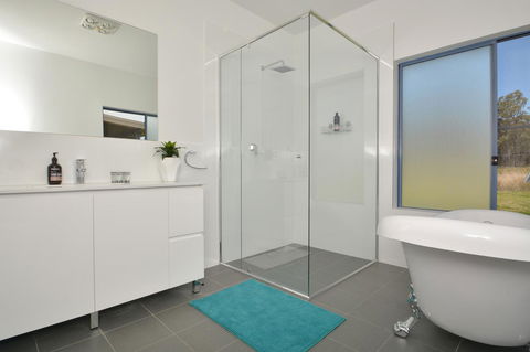 JE Guesthouse, Central To All The Hunter Valley Has To Offer - Mackay Tourism 27