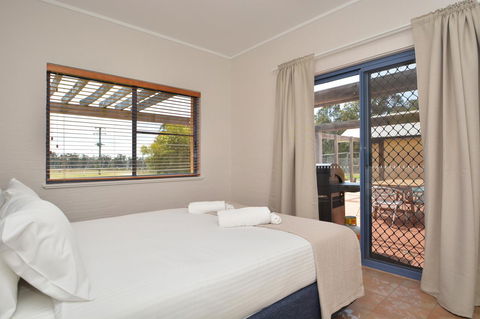 JE Guesthouse, Central To All The Hunter Valley Has To Offer - Mackay Tourism 30
