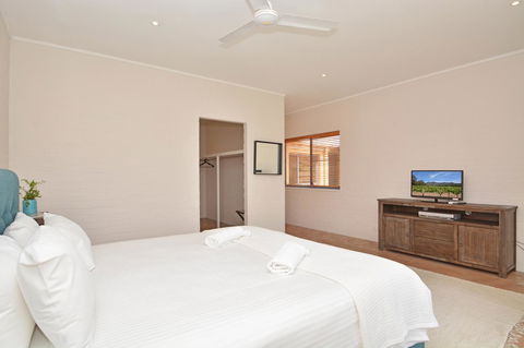 JE Guesthouse, Central To All The Hunter Valley Has To Offer - Mackay Tourism 34