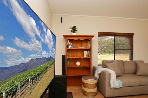 JE Guesthouse, Central To All The Hunter Valley Has To Offer - Mackay Tourism 5