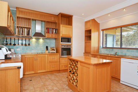 JE Guesthouse, Central To All The Hunter Valley Has To Offer - Mackay Tourism 12