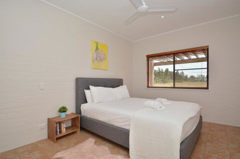 JE Guesthouse, Central To All The Hunter Valley Has To Offer - Mackay Tourism 25